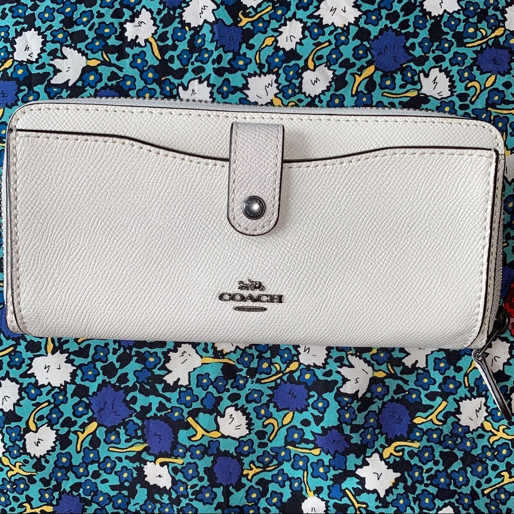 Coach Pop Up Wallet in Ivory